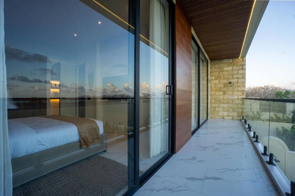 Gallery White Residence#